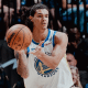 Gui Santos em ação em partida do Golden State Warriors na NBA contra o Los Angeles Lakers