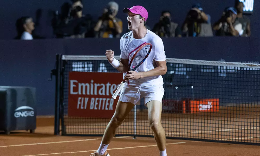 João Fonseca vibra após vitória no ATP 250 de Bucareste