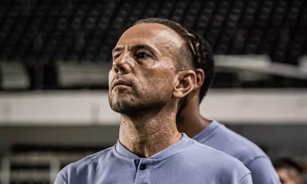 Kleiton Lima em partida do Santos pelo Brasileirão Feminino