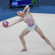 Maria Eduarda Alexandre em ação na bola na Copa do Mundo de ginástica rítmica em Sofia