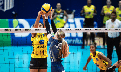 Milka e Perry, na rede, em jogo entre Praia Clube e Minas na Superliga de vôlei feminino - ao vivo