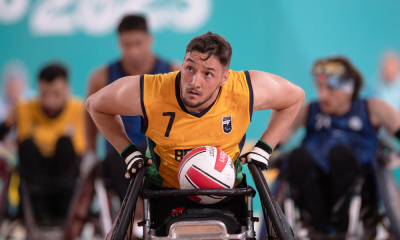 Jogador da seleção brasileira de rúgbi em cadeira de rodas com a bola durante partida; o país receberá a Copa América da modalidade de 2025, no Centro de Treinamento Paralímpico seleção de rúgbi em CR