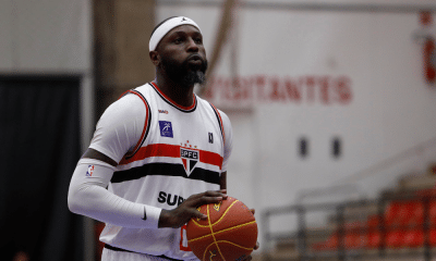 Tyrone antes de bater lance livre pelo São Paulo contra Brasília no NBB ao vivo