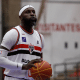 Tyrone antes de bater lance livre pelo São Paulo contra Brasília no NBB ao vivo