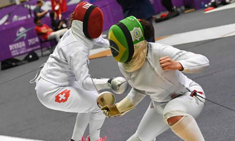 Victória Vizeu em ação no Mundial Júnior de esgrima na espada