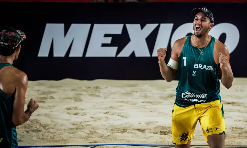 George comemora com André um ponto da dupla no Elite 16 de Tepic