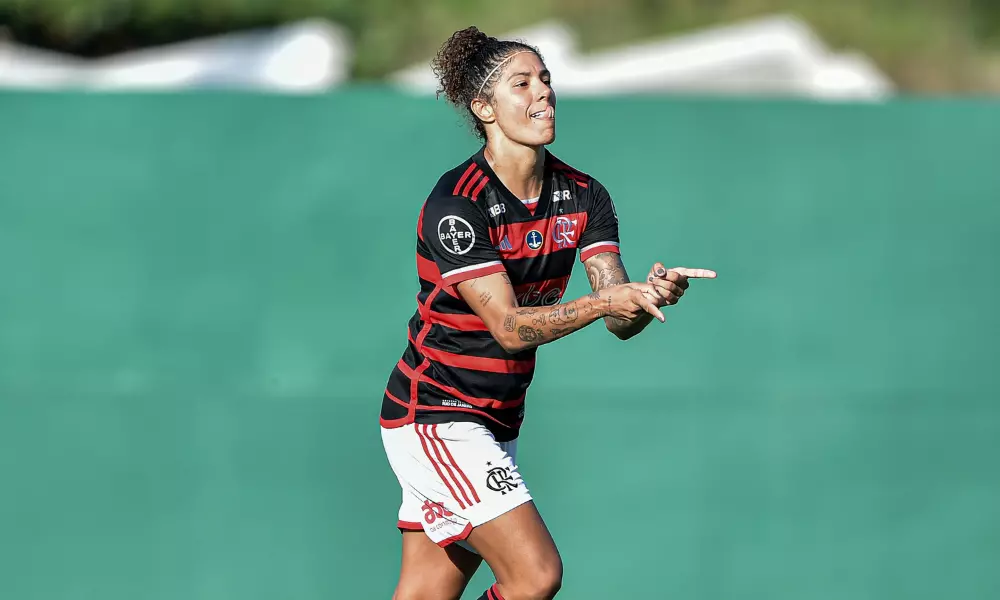 Cristiane comemorando gol marcado em Flamengo x Santos pelo Brasileirão Feminino