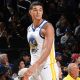Gui Santos com a camisa do Golden State Warriors contra o Sacramento Kings nos play-ins da NBA - pré-temporada Mãozinha