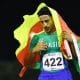 Almir Júnior comemora a medalha de ouro no Ibero-Americano com a bandeira do Rio Grande do Sul
