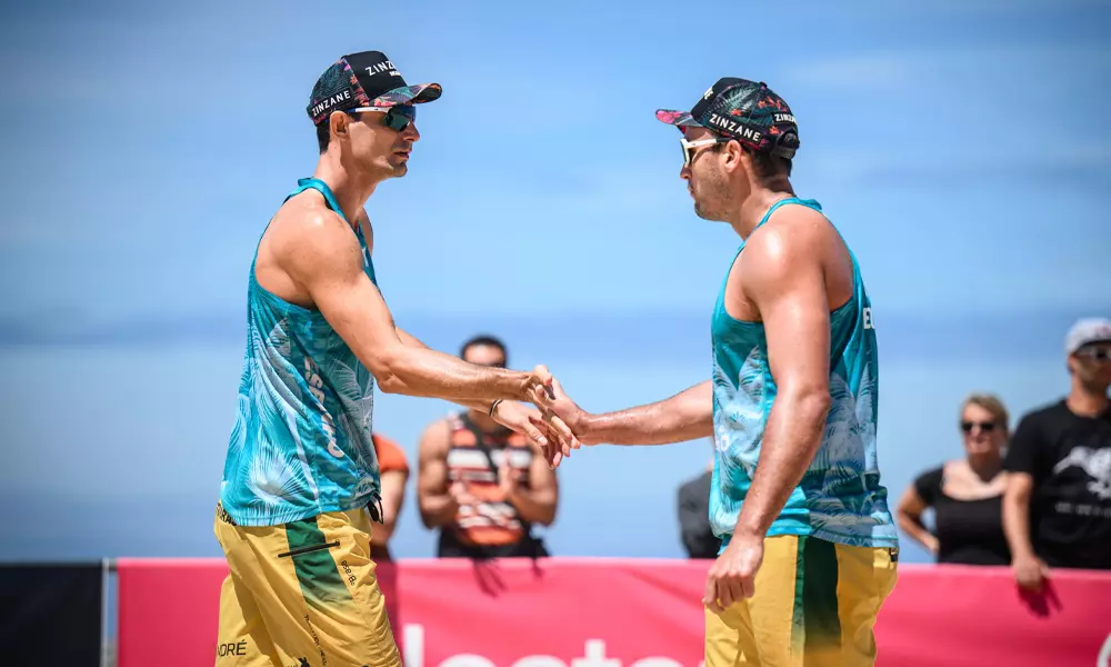 A dupla André e George comemorando um dos pontos marcados no Elite 16 de Espinho.