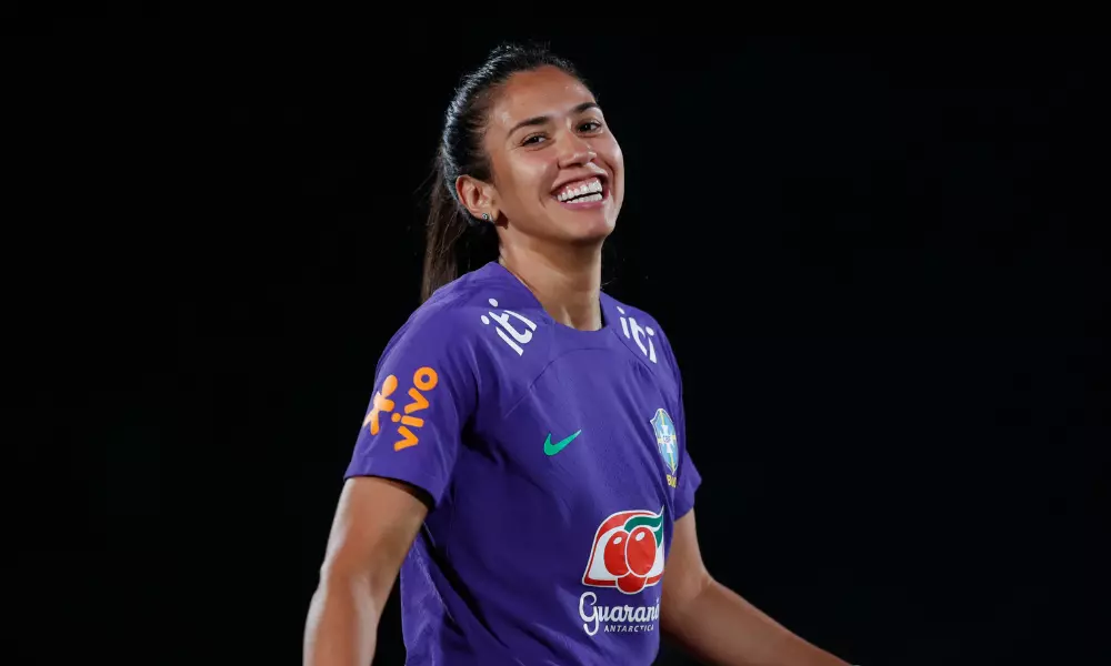 Antonia durante treino da seleção feminina de futebol no Recife