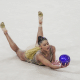 Babi Domingos durante apresentação da bola na Copa do Mundo de Portimão de ginástica rítmica; Geovanna Santos também participou