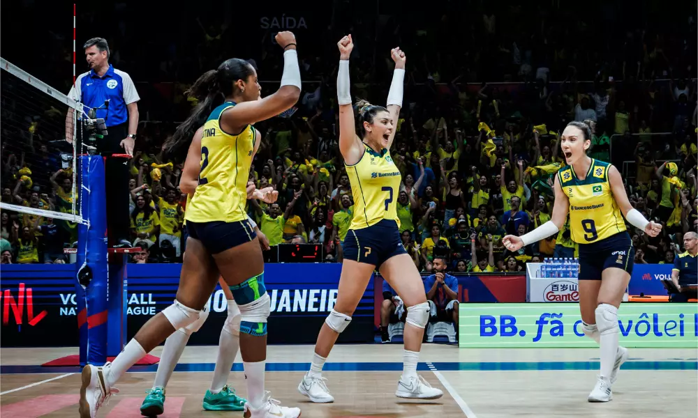 Jogadoras do Brasil vibram com atuação sobre os Estados Unidos na VNL