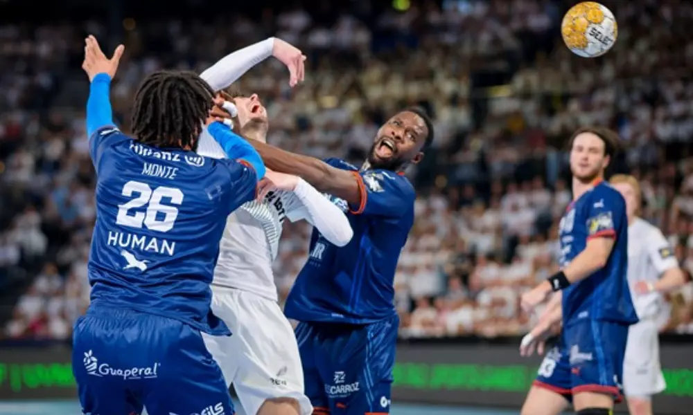 Bryan Monte em momento defensivo contra o THW Kiel na Champions League de Handebol masculino