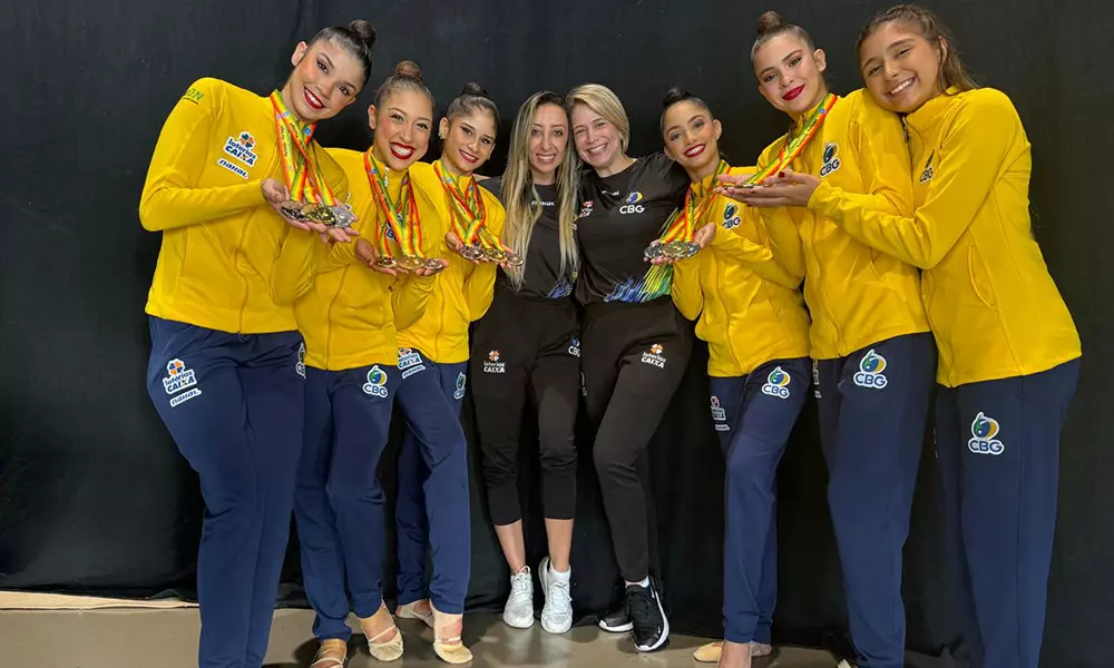 Na imagem, conjunto brasileiro mostrando todas as medalhas conquistadas em Portimão.