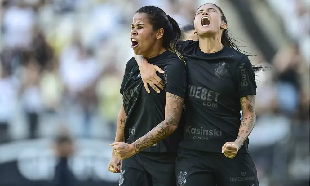 Na imagem, vibração das jogadoras do Corinthians após virada.