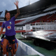 Cristiane subindo para treino da Seleção Feminina de futebol