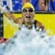 A nadadora Mayara Petzold comemora resultado no Open Internacional de natação paralímpica (Foto: Alessandra Cabral/CPB)
