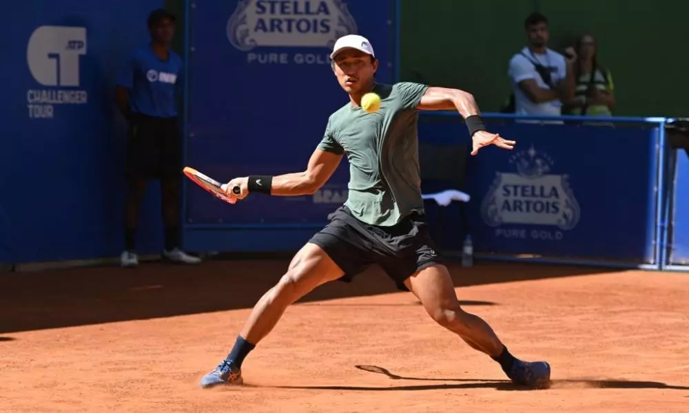 Pedro Sakamoto em ação no Challenger de Santos (Foto: Instituto Sports)