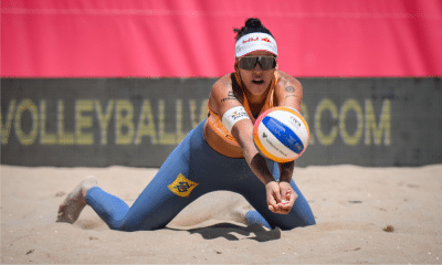 Duda Lisboa na recepção durante uma partida do Elite 16 de Espinho (Foto: Beach Volleyball World)