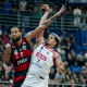 Maique, do Flamengo, e Lucas Dias, do Sesi Franca, disputam bola nas finais do NBB 2023/2024