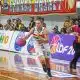 A atleta Gabi Guimarães, do Ituano, avançando rumo a cesta em um jogo da LBF.