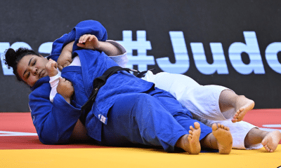 Giovanna Santos em técnica de solo no Grand Slam de Astana de judô; Rafael Macedo e Marcelo Gomes também competiram