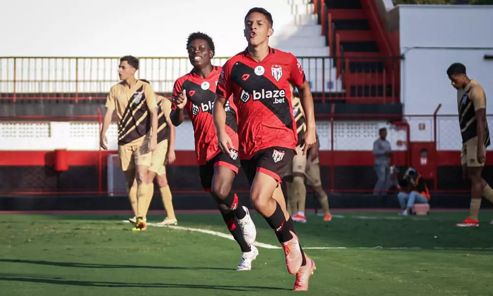 Atlético Goianiense e Atlhetico Paranaense no Brasileirão sub-20