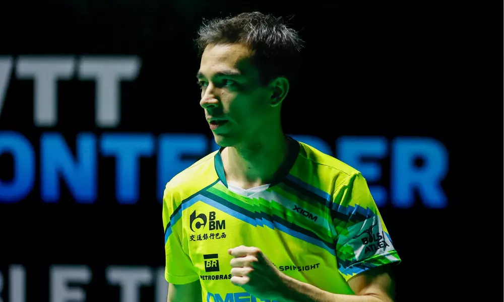 Hugo Calderano vibra com vitória no WTT Contender do Rio de Janeiro; Bruna Takahashi perdeu