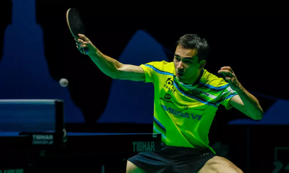 Hugo Calderano durante execução de golpe no WTT Contender do Rio de Janeiro