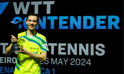 Hugo Calderano com o troféu do WTT Contender do Rio de Janeiro