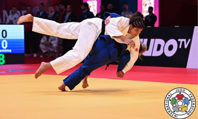 Luana Carvalho tenta golpe em adversária em luta do Grand Slam de Dushanbe de judô