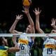 Lucarelli enfrenta o bloqueio no jogo entre Brasil e Itália pela Liga das Nações de vôlei masculino