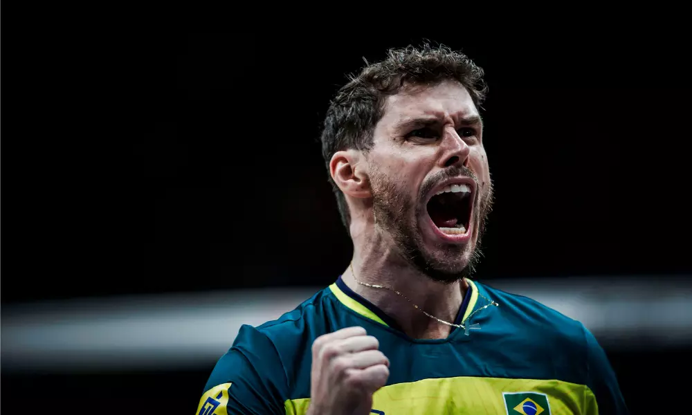 Bruninho vibrante em partida da Liga das Nações de vôlei masculino
