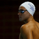 Nicolas Albiero, com toca branca, antes da disputa dos 200m borboleta na seletiva olímpica dee natação
