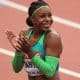 Rosângela Santos comemorando em uma competição de atletismo