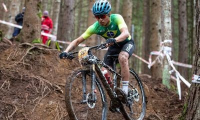 Ulan Galinski disputando a Copa do Mundo de MTB, mountain bike, paris-2024, cross country