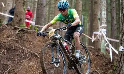 Ulan Galinski disputando a Copa do Mundo de MTB, mountain bike, paris-2024, cross country
