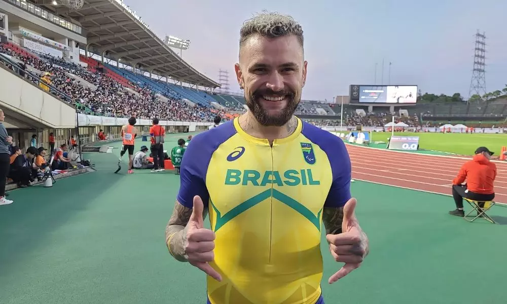 Vinicius Rodrigues posa para foto no Mundial