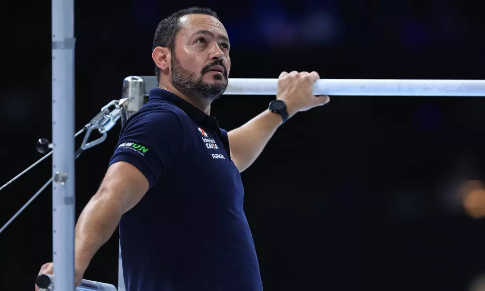 Chico Porath, técnico da ginástica artística feminina do Brasil nos Jogos Olímpicos Paris-2024 falando de Rebeca Andrade