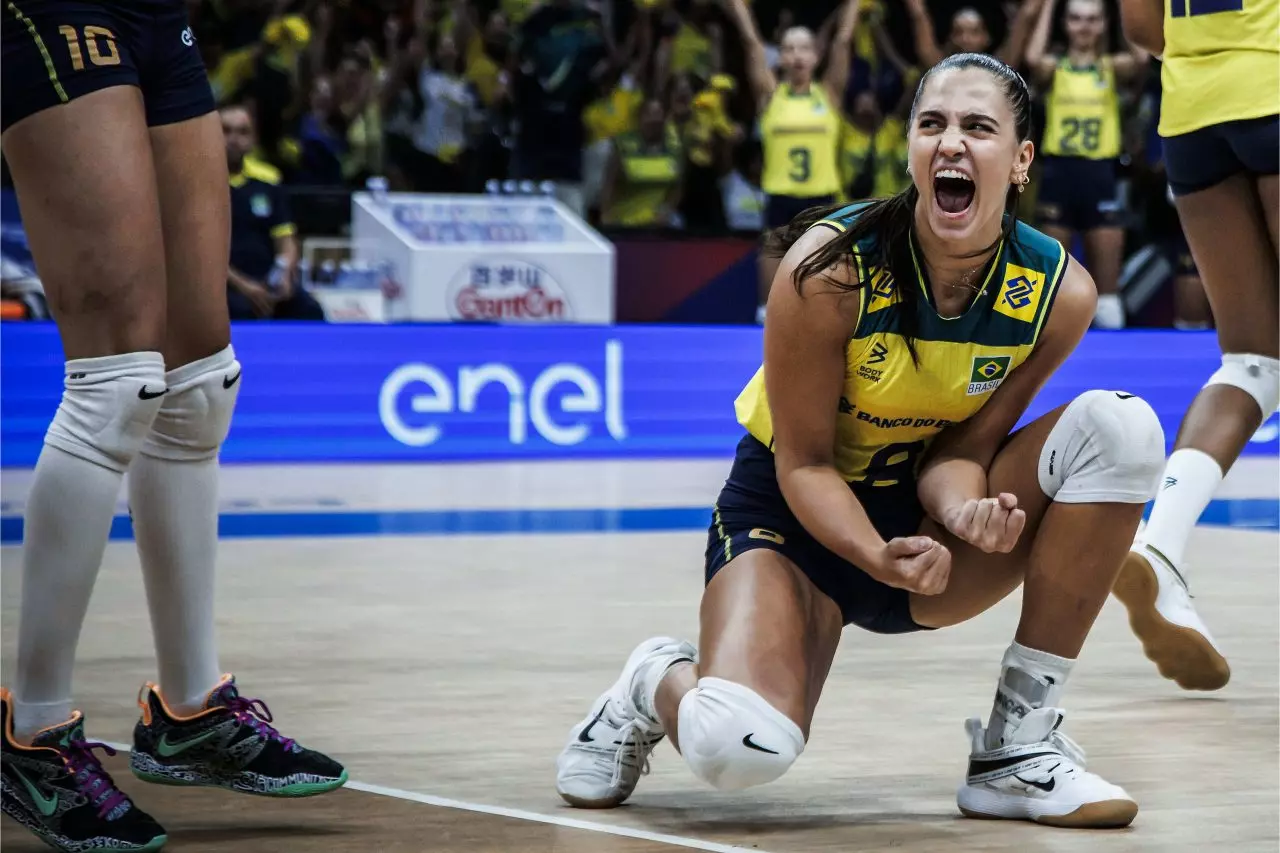 Júlia Kudiess em ação em Brasil e Estados Unidos pela Liga das Nações de vôlei femininno