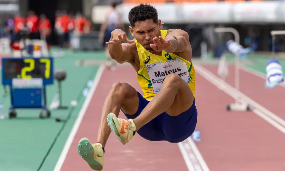 Mateus Evangelista salta no mundial de atletismo paralímpico