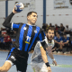 Jogador do Pinheiros ataca em jogo do Sul-Centro Americano de Clubes de handebol masculino