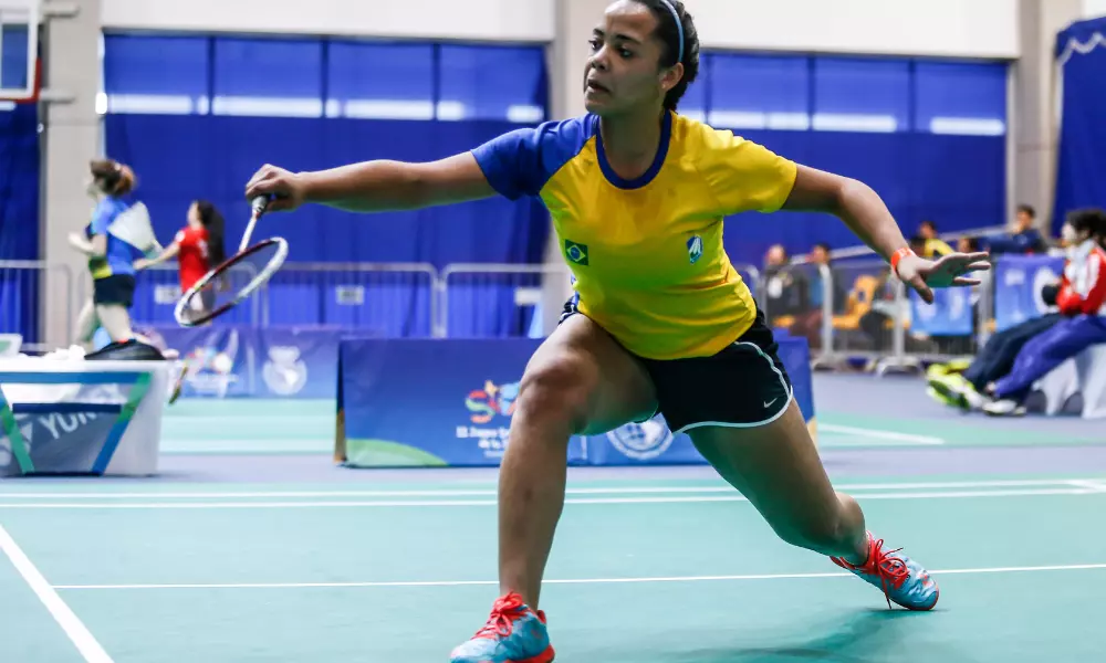 Tamires Santos, dupla de Matheus Voig no Challenge do México, durante competição de badminton