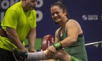 Na imagem, Ana Paula Marques durante a competição de halterofilismo.