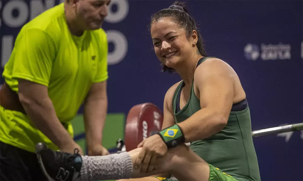 Na imagem, Ana Paula Marques durante a competição de halterofilismo.