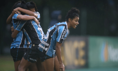 CRUZEIRO E GRÊMIO SE ENFRENTAM NO BRASILEIRO FEMININO