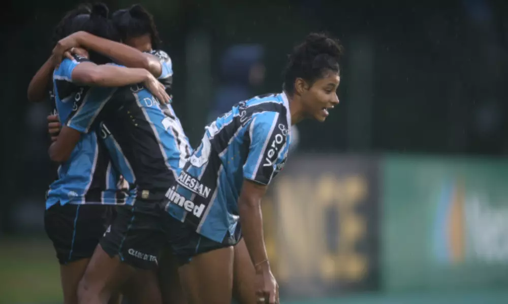 CRUZEIRO E GRÊMIO SE ENFRENTAM NO BRASILEIRO FEMININO