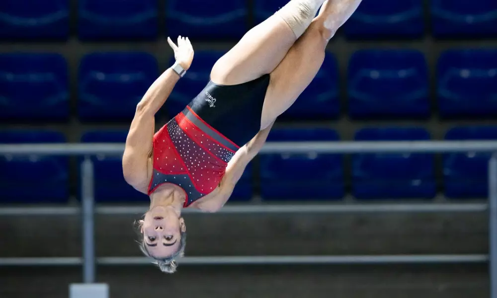 Camilla Gomes compete no Campeonato brasileiro de ginástica de trampolim