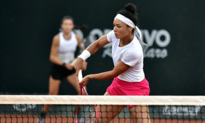 Rebeca Pereira em ação em uma partida de duplas (João Pires/Fotojump)